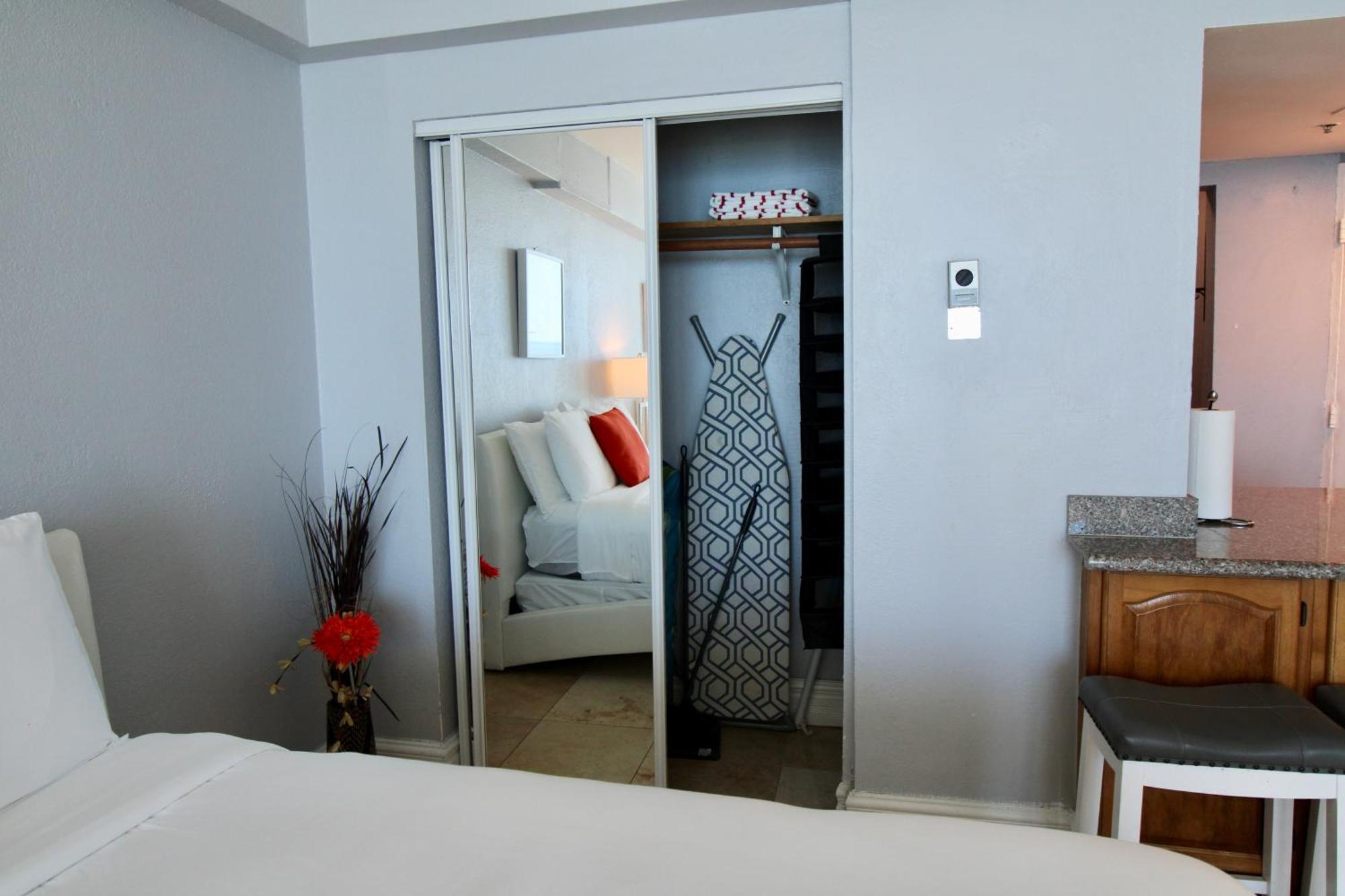 Castle 828 Oceanfront View With Balcony, Pool, Tennis, Beach Access And Free Parking! ميامي بيتش المظهر الخارجي الصورة