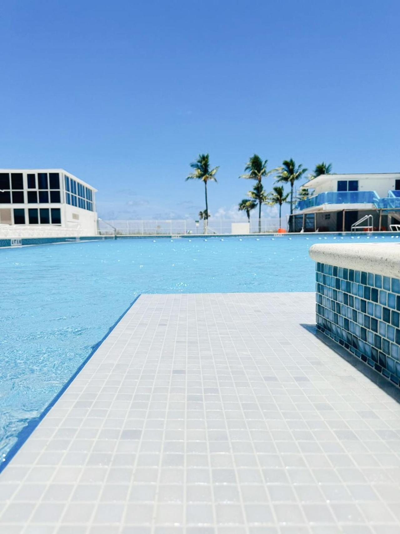 Castle 828 Oceanfront View With Balcony, Pool, Tennis, Beach Access And Free Parking! ميامي بيتش المظهر الخارجي الصورة